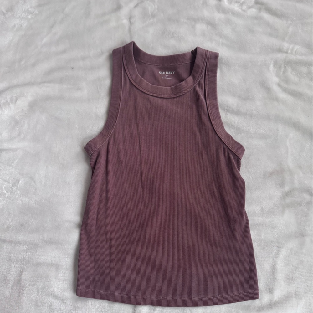 Old Navy Ribbed Crewneck Tank in Plum